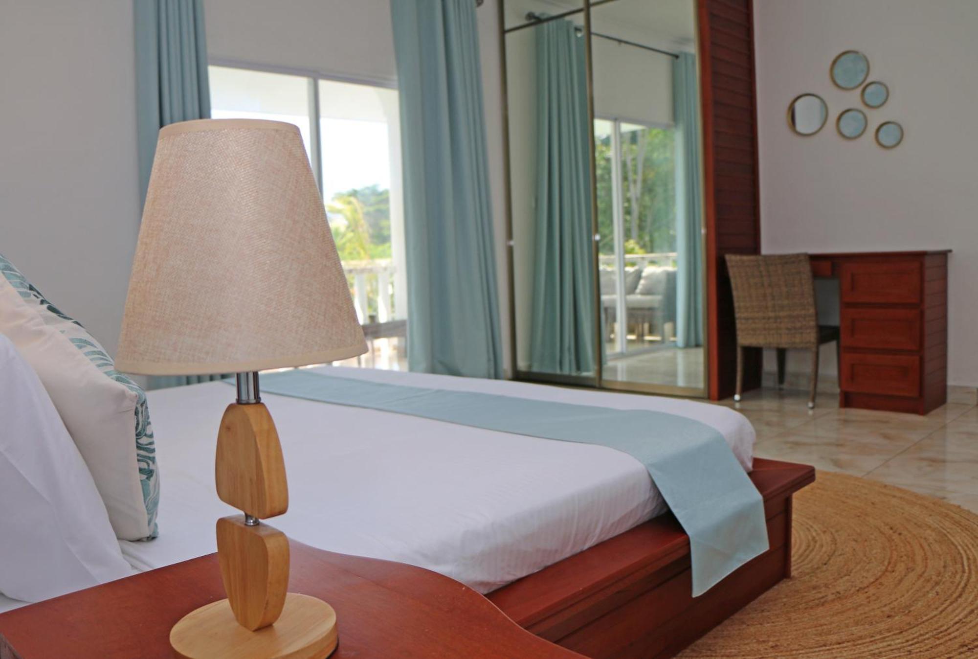 Ocean Blue Bay Apartment Anse Volbert Village  Ngoại thất bức ảnh